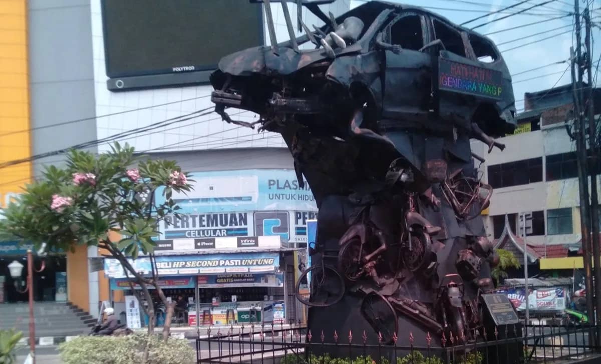 Polres Karawang Bangun Monumen Keselamatan di Palang Pintu Kereta Api