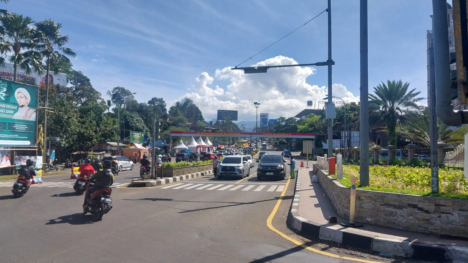Polres Bogor Terapkan One Way Sepenggal di Kawasan Wisata Puncak
