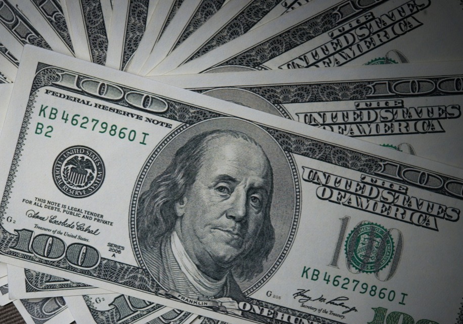 Harga Dolar AS Hari ini: Rupiah Melemah Tipis, Dolar AS Sentuh Rp17.000 pada 24 Februari 2026