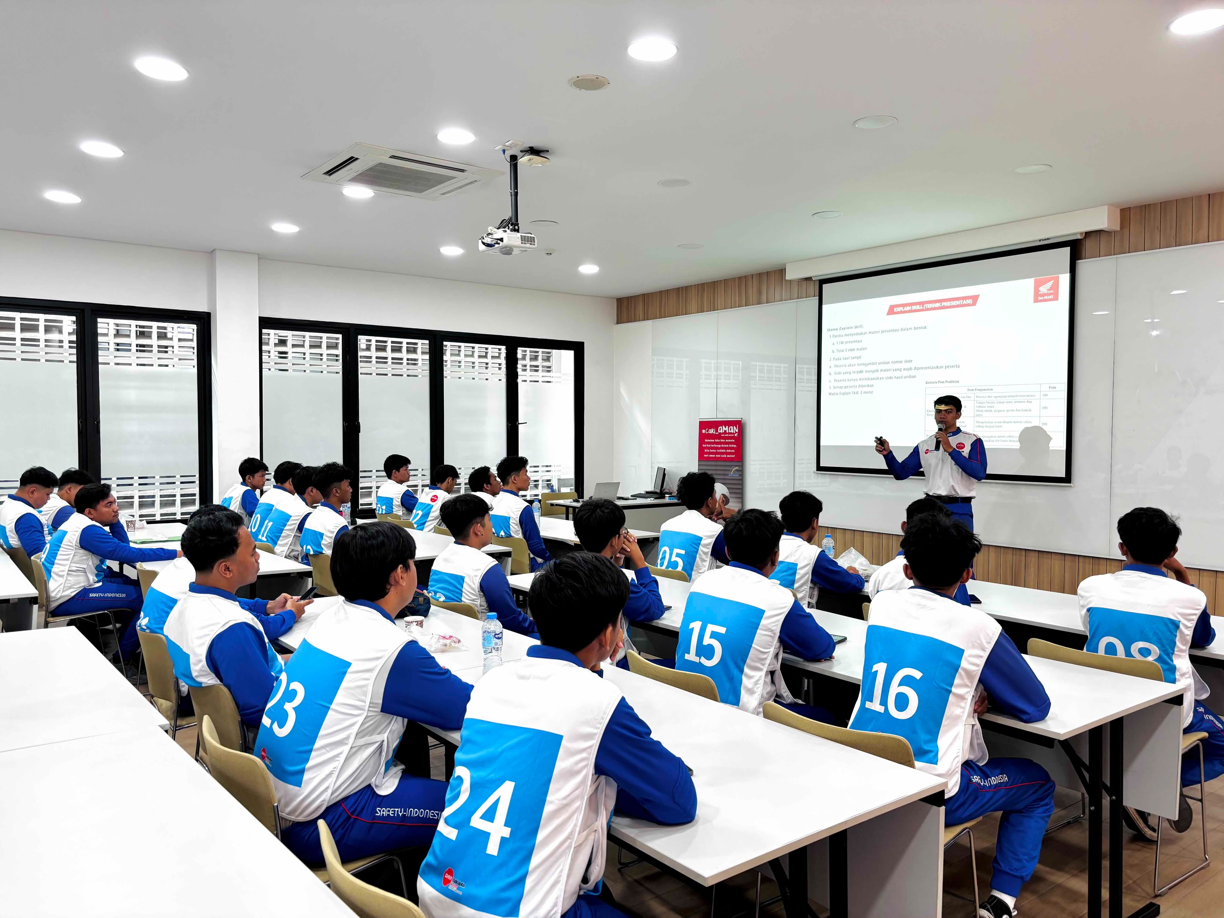 Perwakilan Jawa Barat Bersiap Menuju Nasional di #Cari_Aman Academy