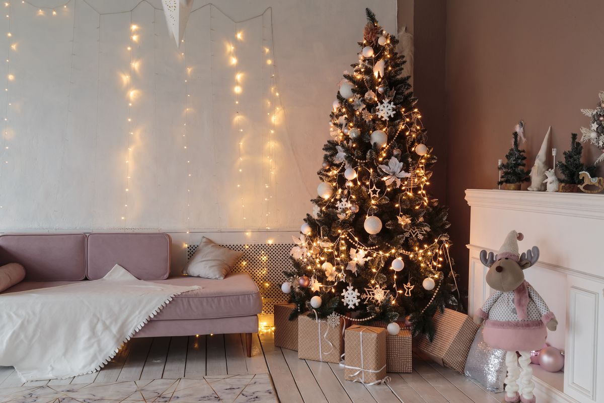 10 Ide Kreatif Menghias Pohon Natal yang Bisa Dicoba Tahun Ini
