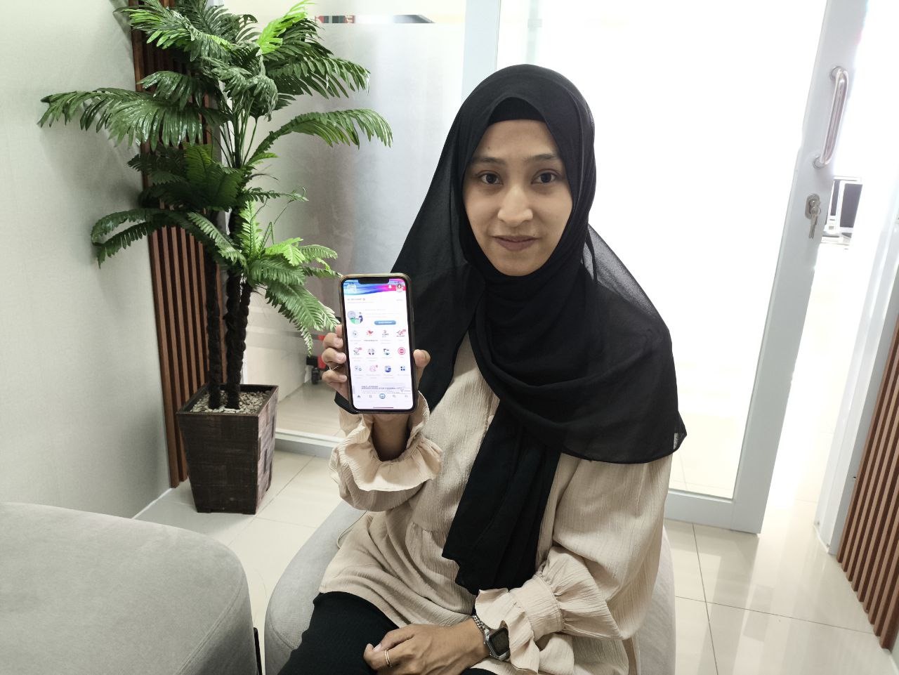 Tak Hanya di Faskes, Putri Nikmati Kemudahan BPJS Kesehatan Lewat Layanan Digital