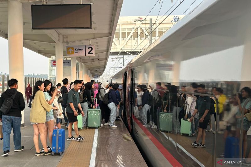 Penumpang Kereta Cepat Whoosh Naik 15 Persen, KCIC Siap Sambut Libur Natal dan Tahun Baru