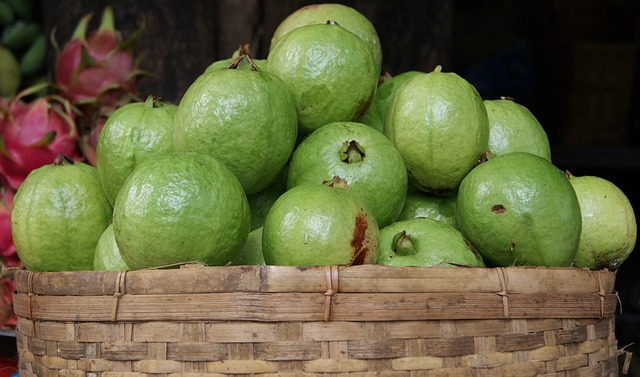 Si Buah Ajaib Nan Muriah Meriah! Ternyata Ini 7 Manfaat Jambu Biji untuk Kesehatan !   