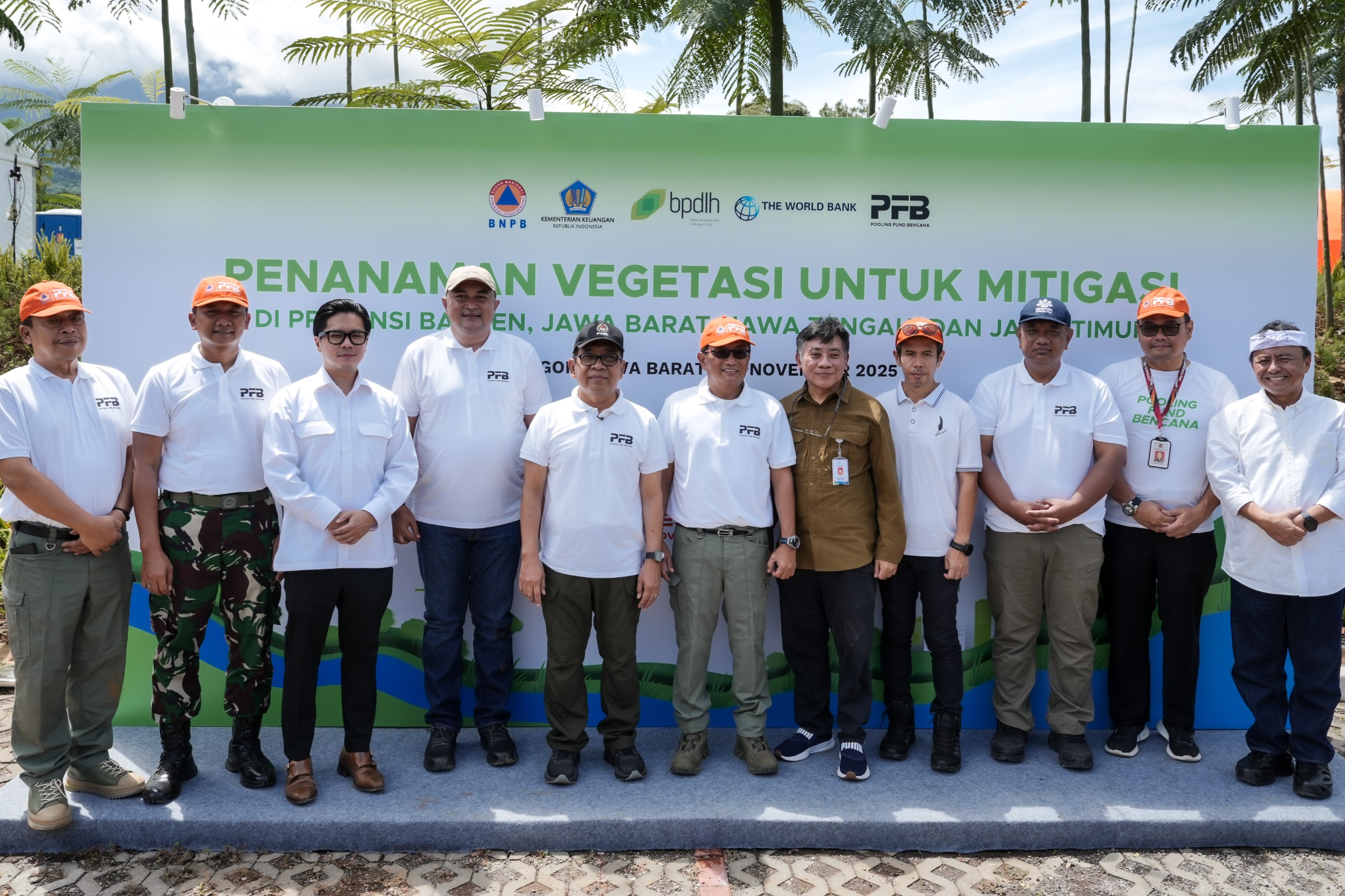 Menko PMK, BNPB, dan EIGER Adventure Land Bergerak: Penanaman untuk Mitigasi Bencana dan Restorasi Ekosistem