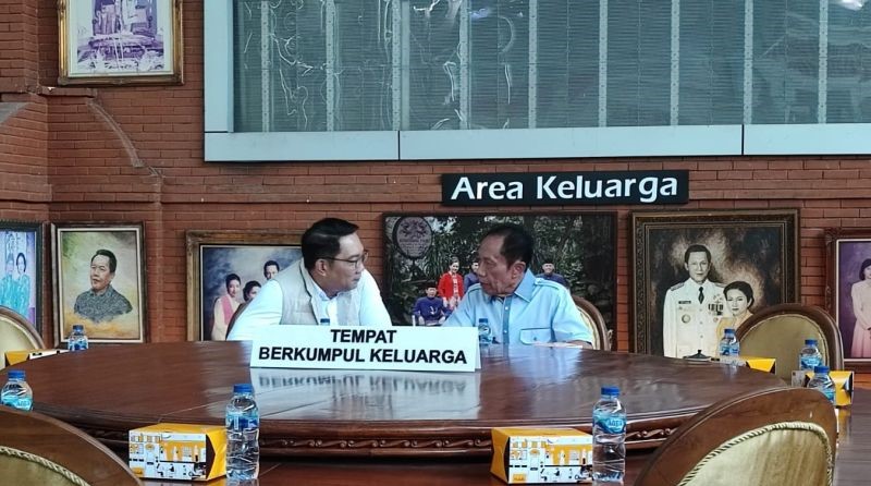 Ridwan Kamil Sambangi Kediaman Sutiyoso Di Bekasi