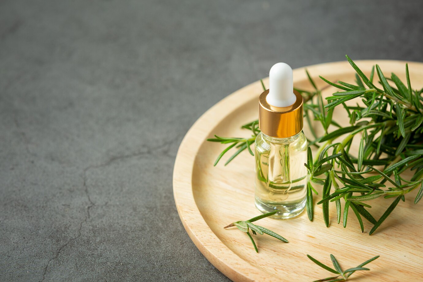 Ketahui 5 Manfaat Rosemary Oil untuk Rambut Lebih Tebal dan Sehat