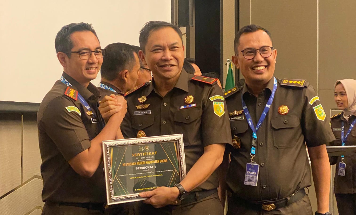 Kejari Kabupaten Bogor Meraih 7 Penghargaan dari Kejati Jawa Barat