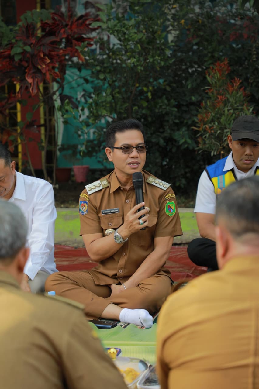Bupati KDS bersama Warga Tasyakur Binikmat Program Normalisasi Sungai Cisungalah Solokanjeruk