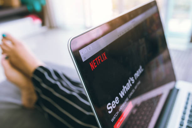 Trik Cara Hemat Nonton Film Streaming di Netflix dan Disney Plus