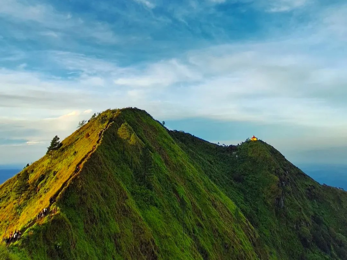 5 Gunung yang Cocok untuk Hiking, Pemula Wajib Ke Sini!
