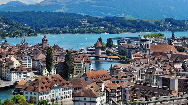 10 Destinasi Wisata Alam dan Budaya Swiss yang Memukau dengan Keindahan Menakjubkan!   