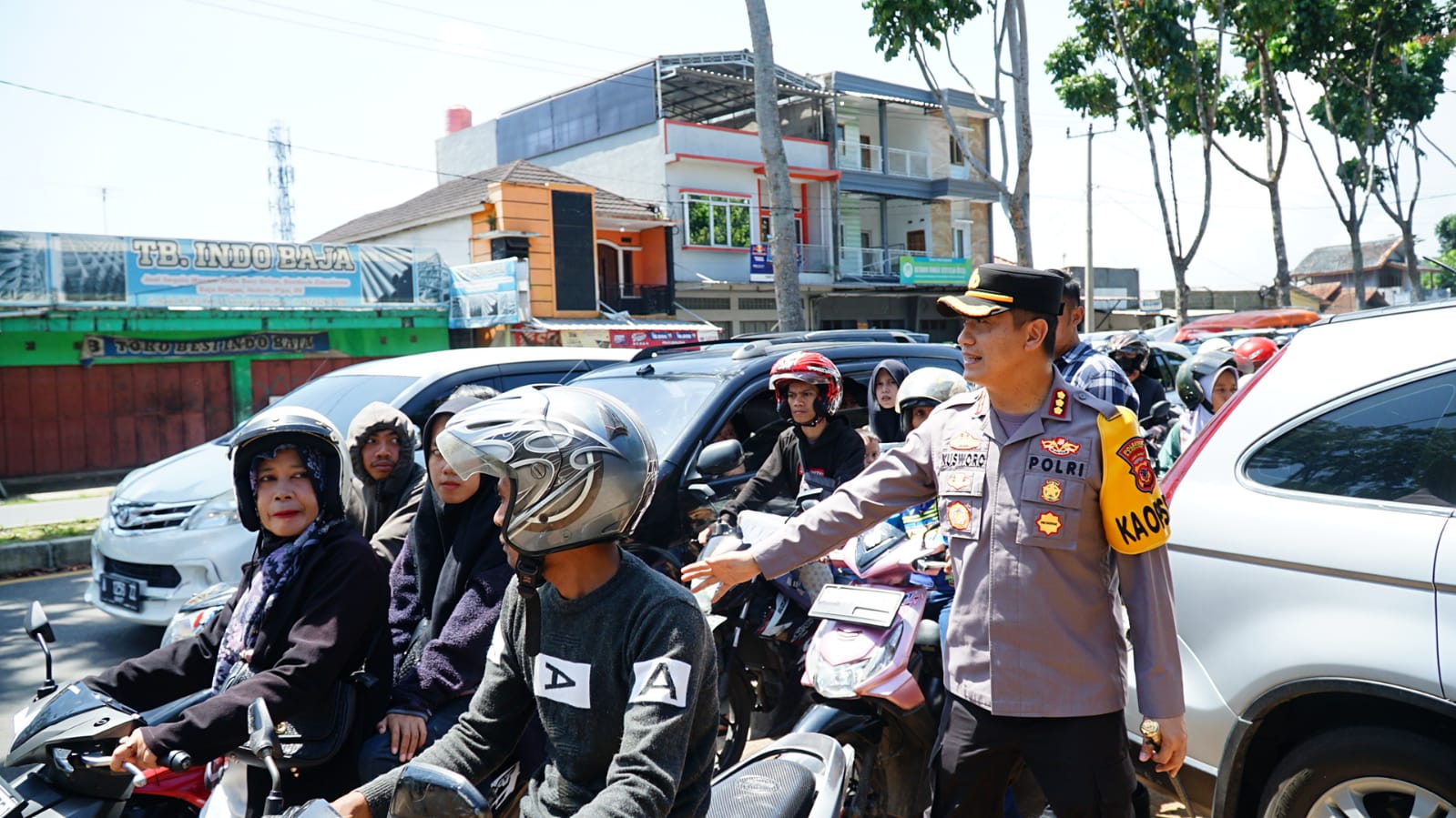 H+3 Lebaran, Polresta Bandung Urai Kendaraan Yang Akan Menuju ke Wisata Ciwidey