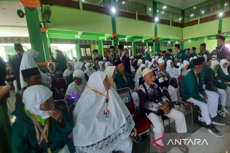 PPIH Embarkasi Solo Menyambut Kedatangan Rombongan Jamaah Calon Haji Asal Kabupaten Temanggung