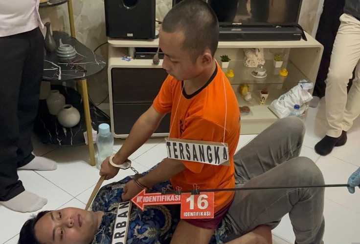 Polres Sukabumi Lakukan Rekonstruksi Pembunuhan Terhadap Pria Penyuka Sesama Jenis