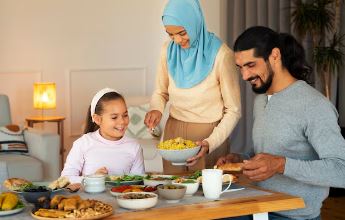 Kenapa Saat Berbuka Puasa Tidak Dianjurkan Langsung Memakan Makanan Berat?