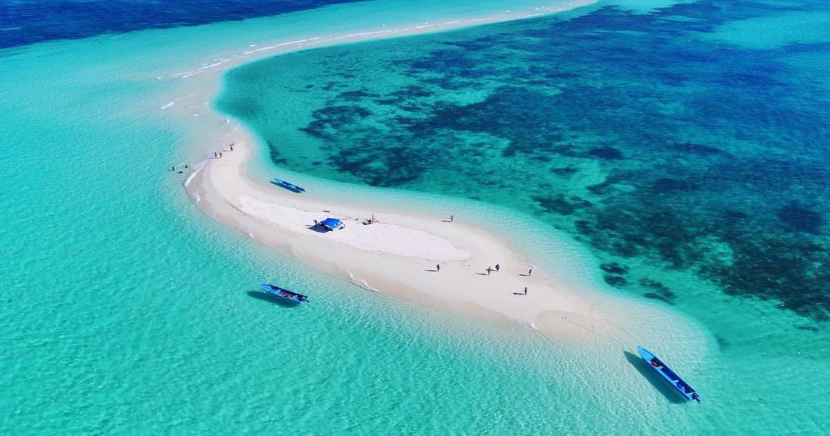 Pesona 5 Pantai Indah di Maluku yang Wajib Anda Kunjungi!