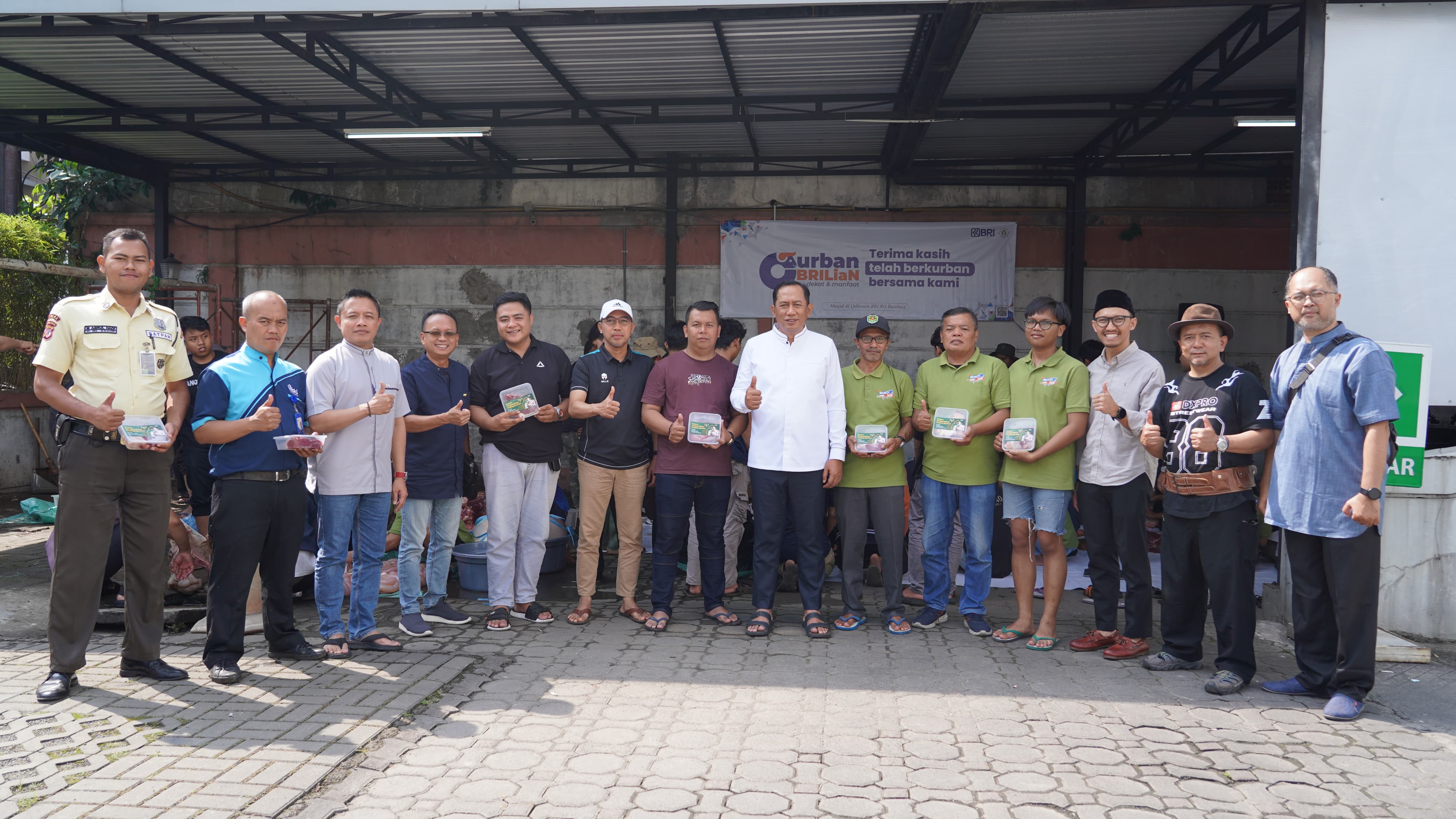 BRI RO Bandung Gelar Penyembelihan Hewan Qurban, Wujud Kepedulian Insan BRILian