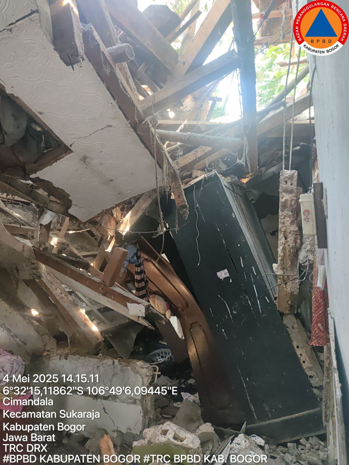 Rumah Janda Tiga Anak Ambruk Akibat Hujan Deras