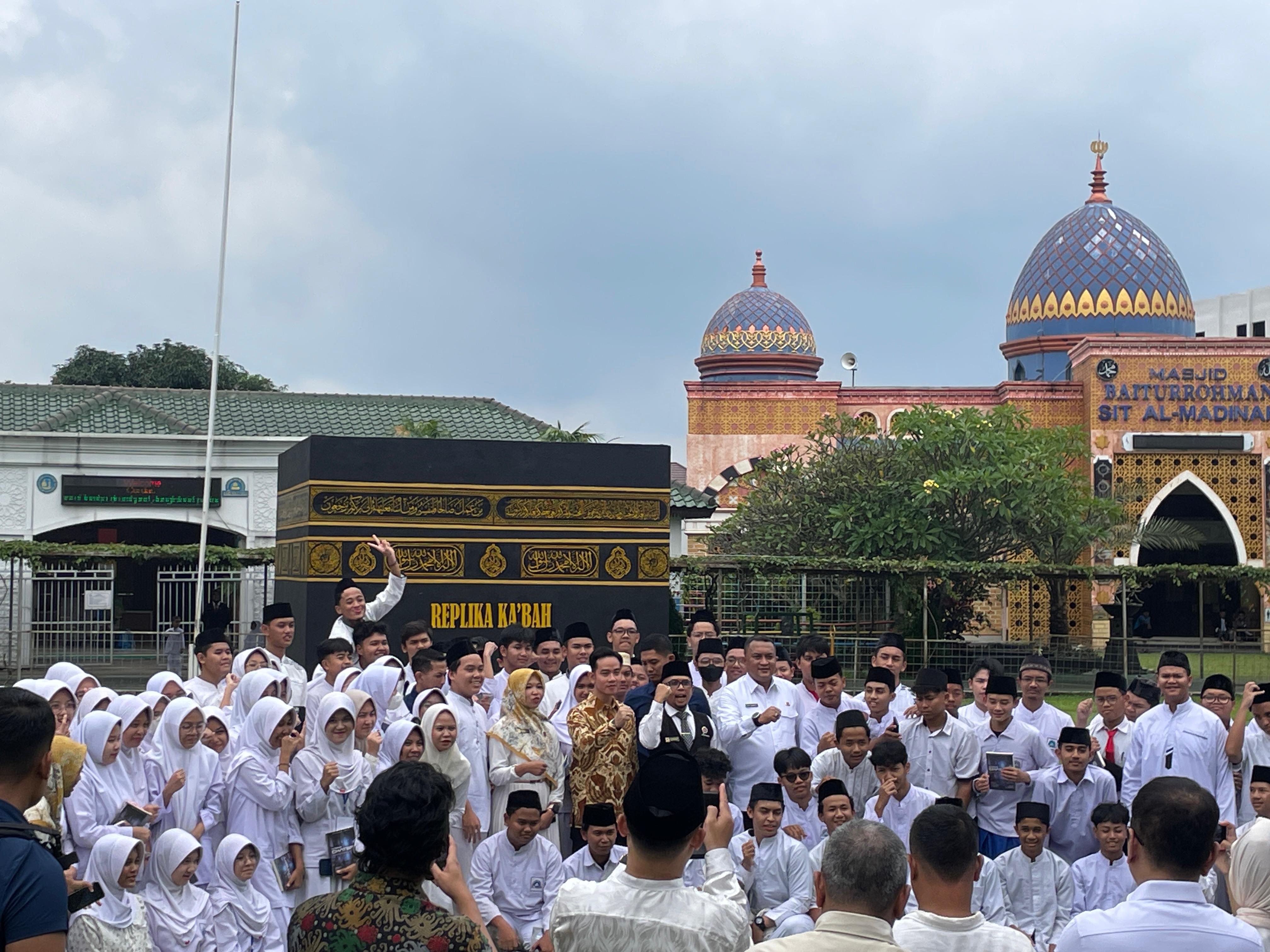 Ratusan Siswa SMA Al Madinah Terima Workshop AI, Wapres RI Pantau Langsung