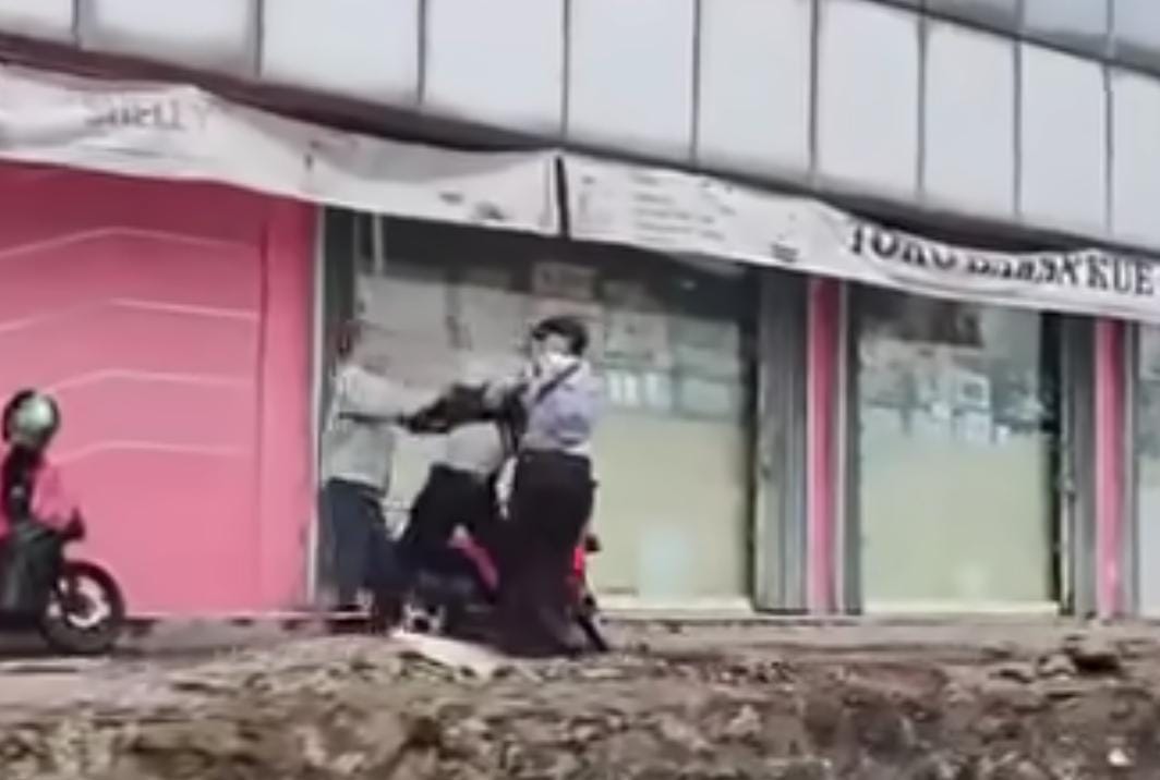 Warga Gagalkan Aksi Pria Curi Gelang Emas di Pasar Cibinong