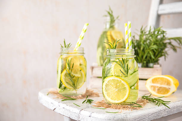 5 Minuman Infused Water yang Aman bagi Lambung