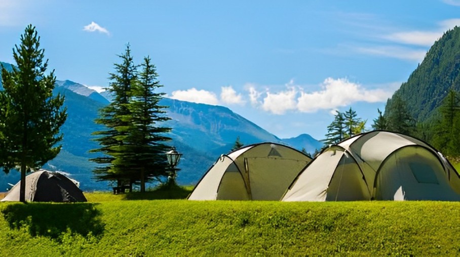 7 Rekomendasi Tempat Camping di Bandung yang Adem dan Seru Abis