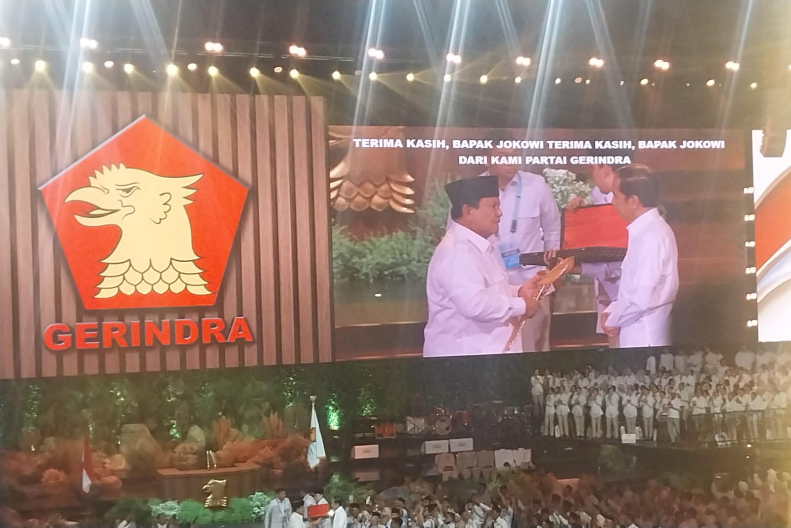 Kelakar Jokowi Depan Prabowo: Dikit-Dikit Salah Jokowi