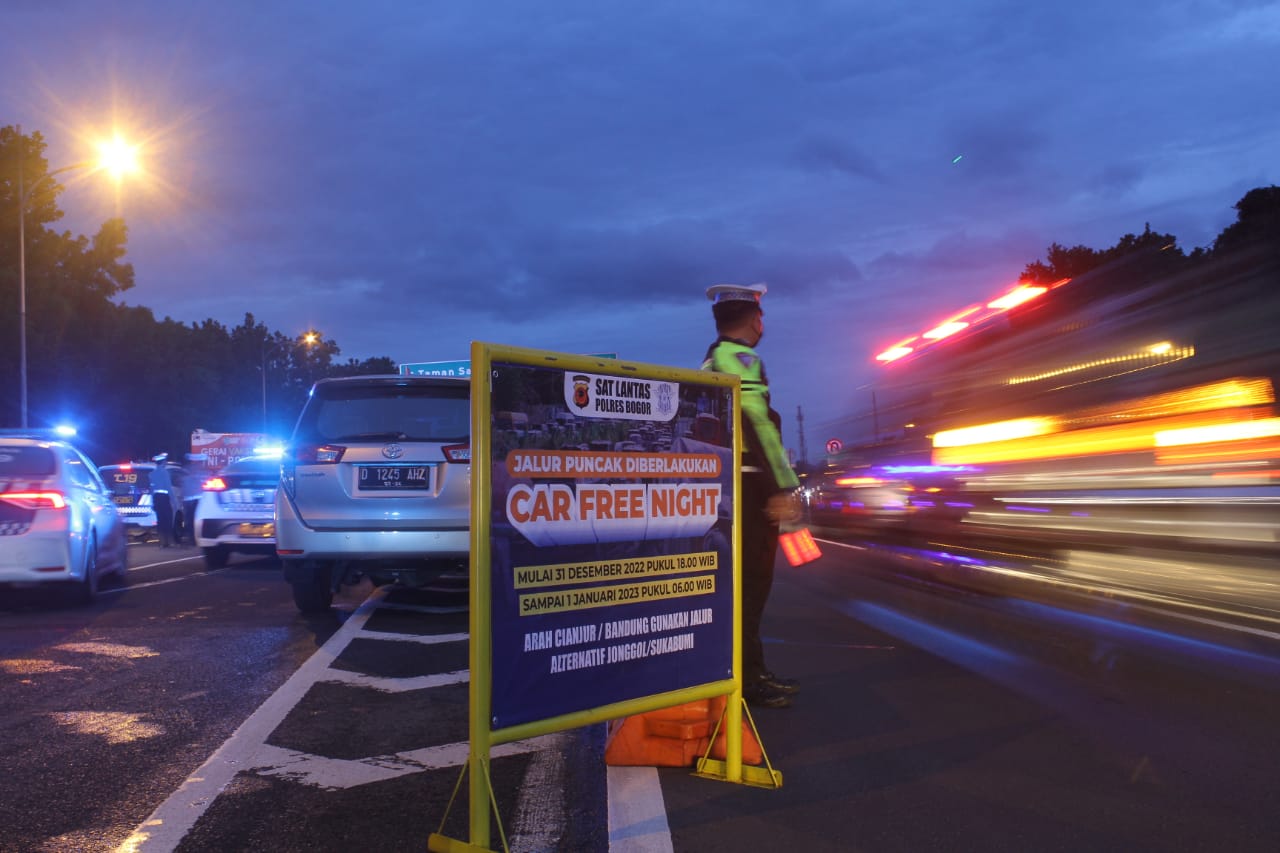 Polisi Berlakukan Car Free Night di Jalur Puncak