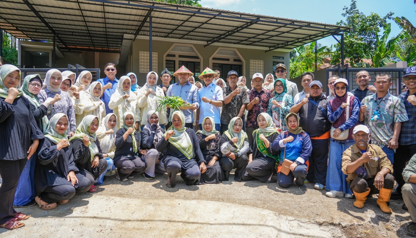 Panen Perdana Gertaman di Rumah Dinas Bupati Bandung, Siap Pasok Kebutuhan MBG