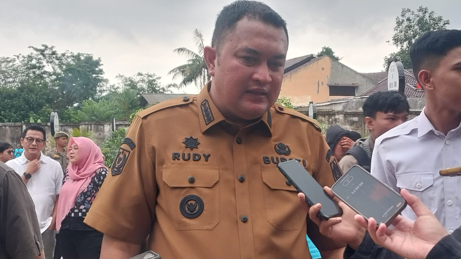 Bupati Bogor Minta Warga Sabar Soal Jalan Rusak