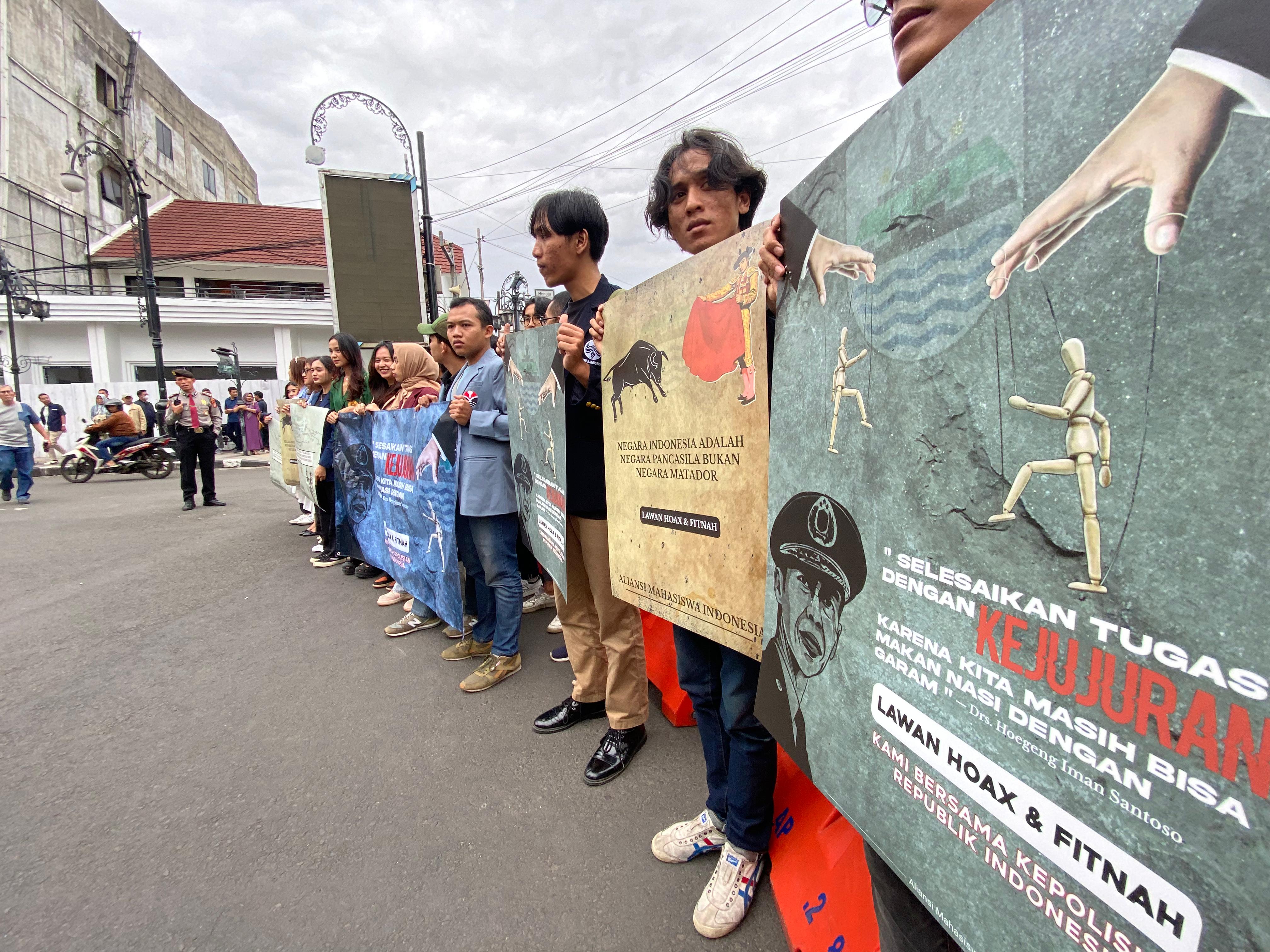 Aksi Solidaritas Aliansi Mahasiswa Indonesia di Bandung, Kutuk Isu Polri sebagai ‘Partai Coklat’