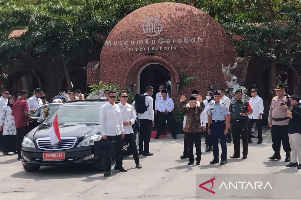 Ma’ruf Amin Tinjau MuseumKu Gerabah Timbul Raharjo di Kasongan Bantul