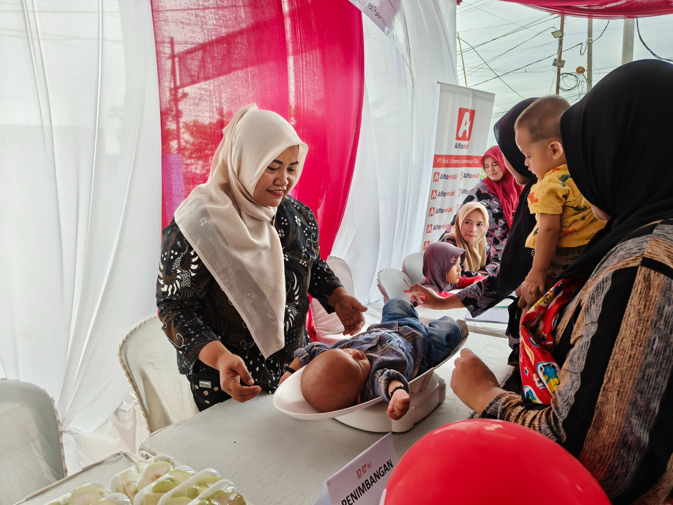 Alfamidi Edukasi 'Isi Piring Sehat Si Kecil' Bersama 100 Keluarga di Kabupaten Bekasi