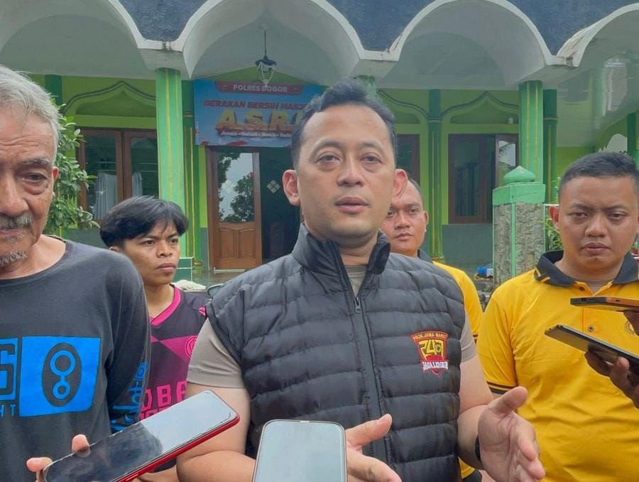 Polres Bogor Wujudkan ASRI, Tanam Pohon hingga Pasang CCTV di Masjid