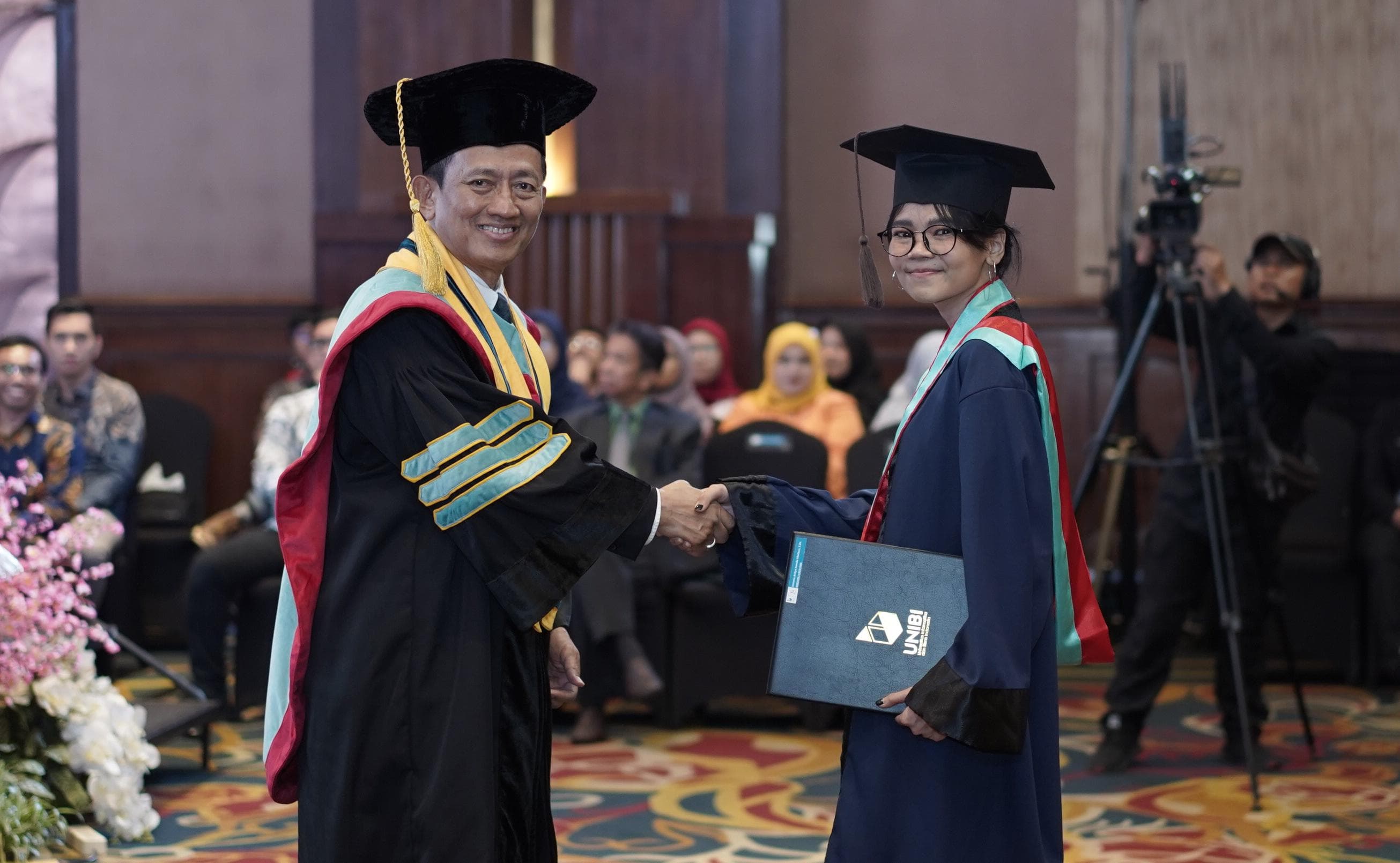 Wisuda Tahun Akademik 2023/2024, Lulusan UNIBI Siap Terjun ke Dunia Profesional dan Mampu Jadi Entrepreuneur