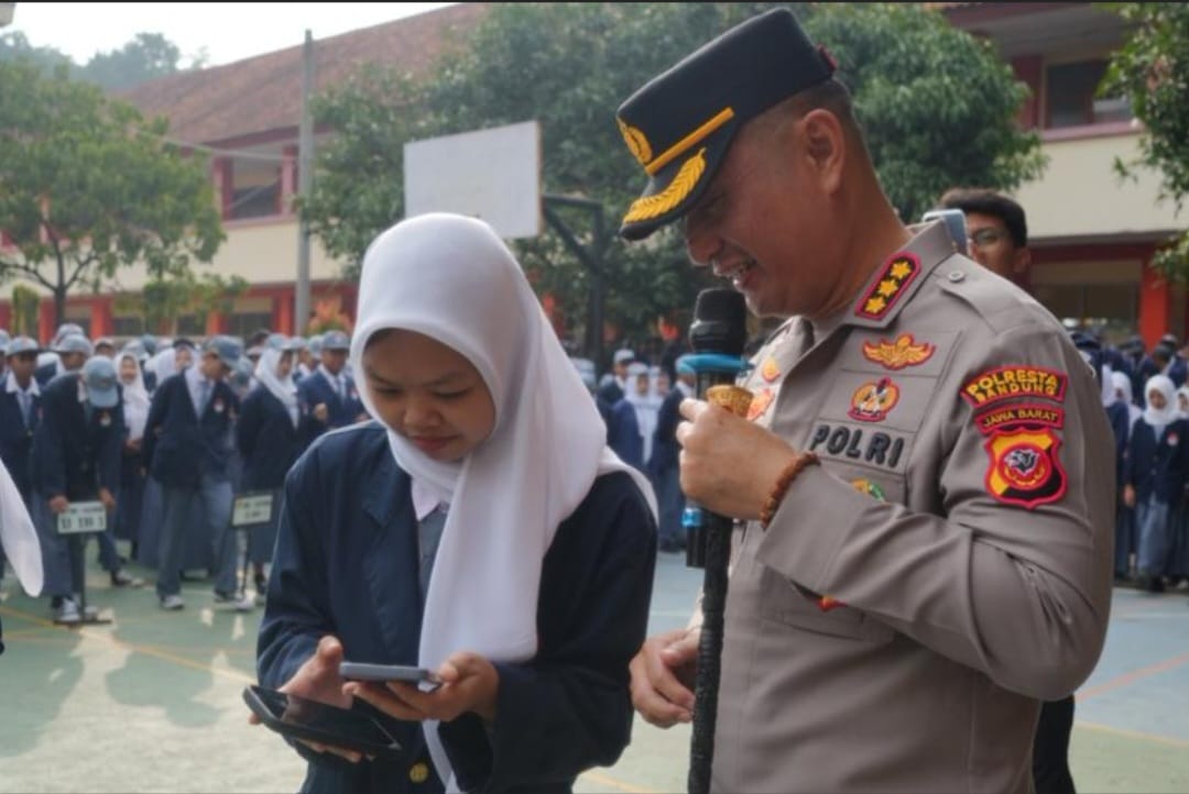 Motivasi Siswa untuk Jadi Anggota Polri, Kapolresta Bandung Pimpin Police Goes to School di SMKN 7 Baleendah