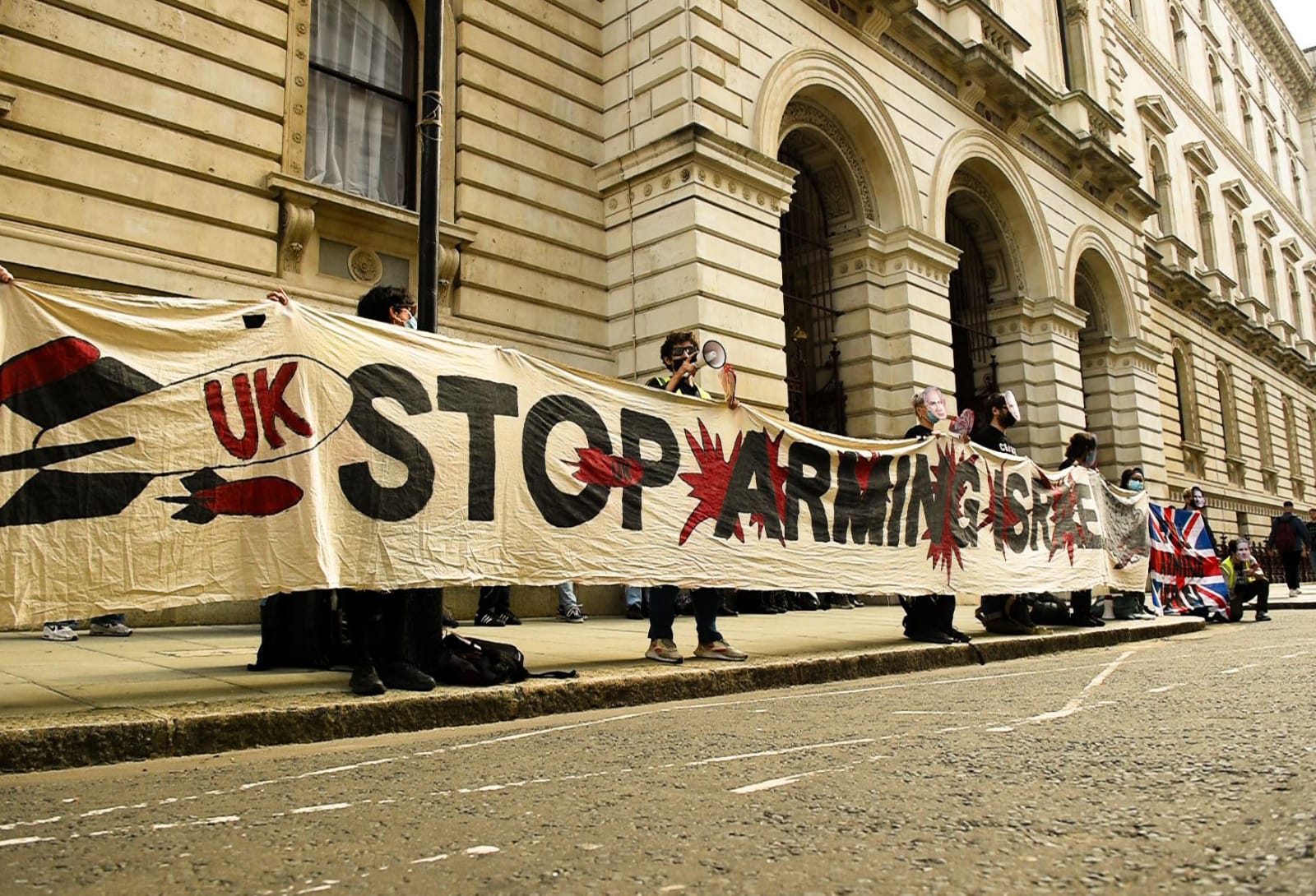 Pengunjuk Rasa Pro-Palestina di London Tuntut Embargo Senjata ke Israel