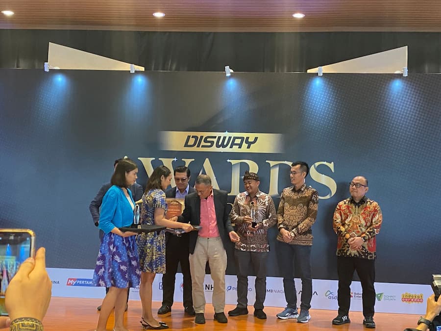 Keren! Jabar Ekspres Raih Penghargaan Media Cetak Terbaik Versi Disway Group 