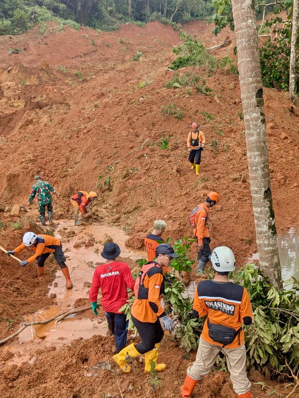 Percepat Evakuasi Korban Longsor Cibeunying Cilacap, Pemprov Jateng Datangkan Tambahan Alat Berat 