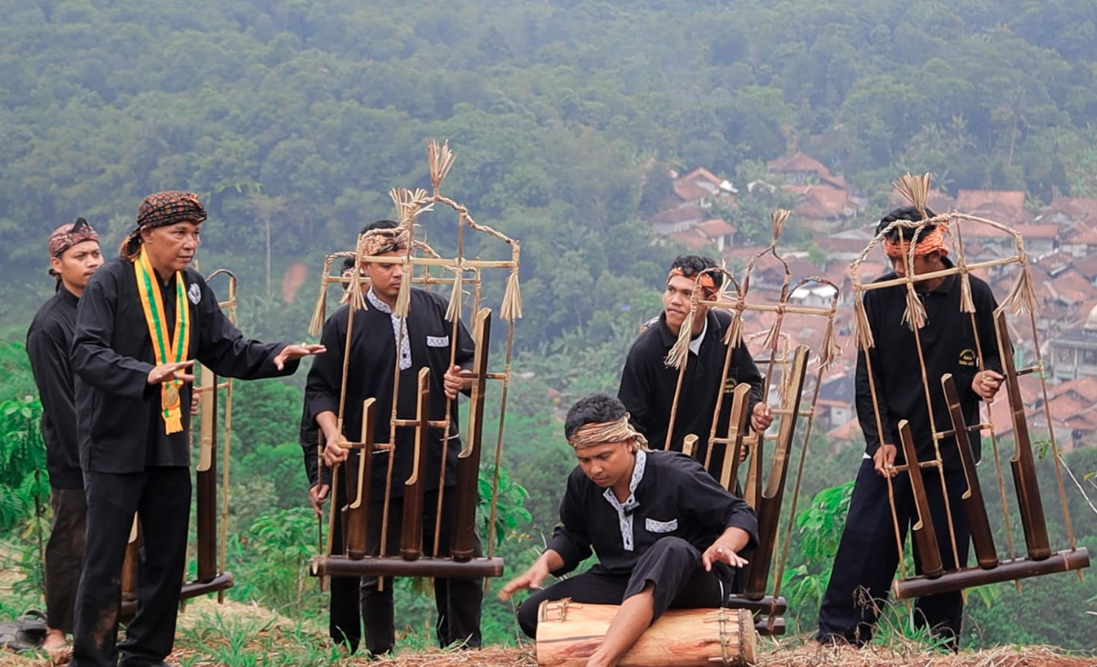 Pemdes Mekarjaya Bogor Harap Angklung Gubrak Mendunia