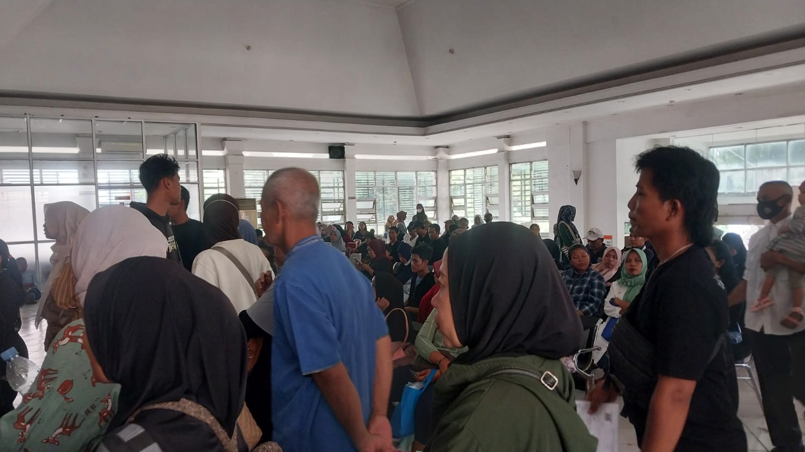 Masyarakat Minta Pemerintah Salurkan BLT Kesra di Kelurahan: Biar Ga Padat dan Gampang