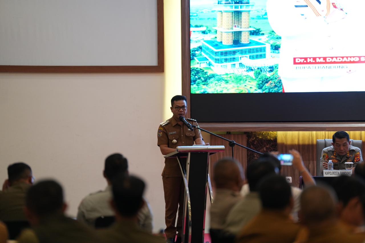 Atasi Kerusakan Hutan, Bupati Bandung Rencanakan Tebar Benih Pohon Menggunakan Pesawat