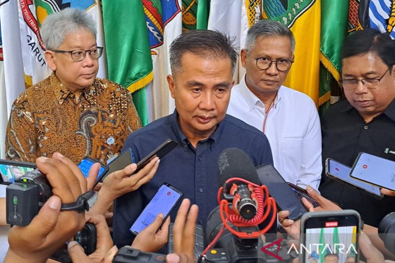 PJ Gubernur Bey Triadi Machmudin Pastikan Stok Beras di Jawa Barat Aman Menjelang Idul Adha 2024