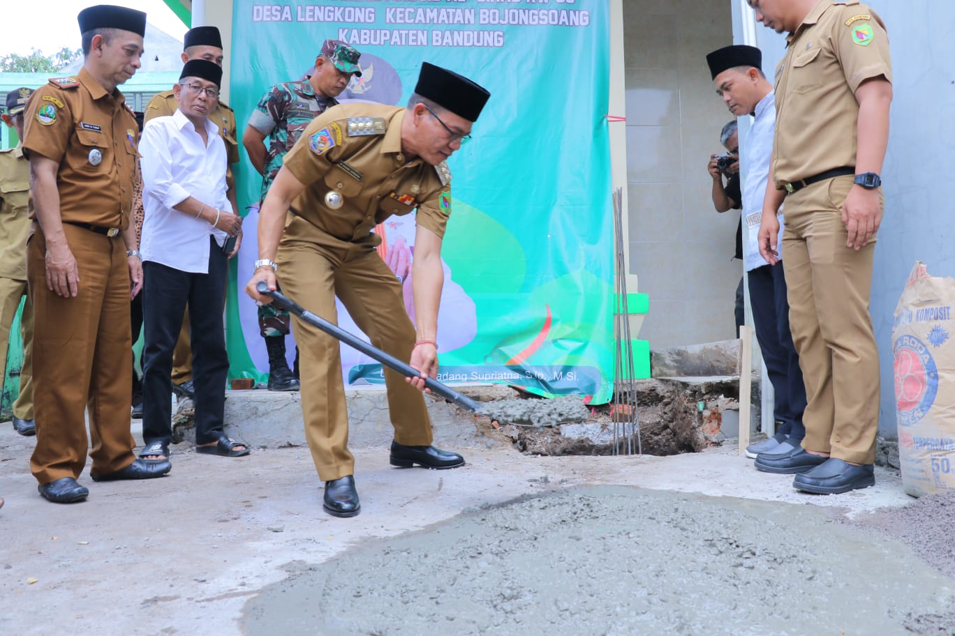 Bupati Bandung Laksanakan Peletakan Batu Pertama Renovasi Pembangunan Masjid Al Jihad