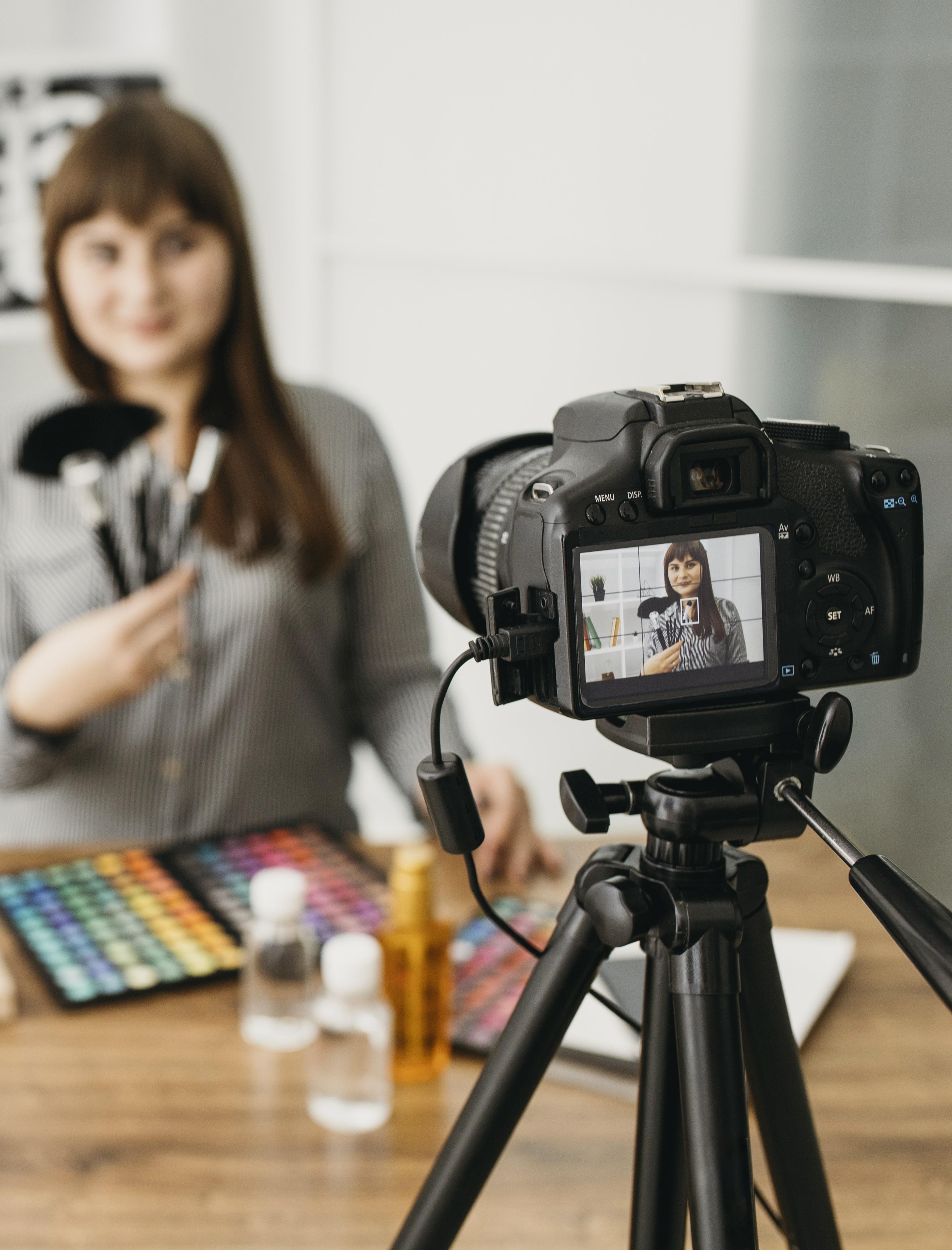 7 Kamera Vlog Murah untuk YouTuber Pemula  
