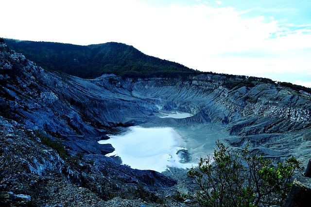 Keindahan yang Menakjubkan: Menjelajahi 5 Gunung Dekat Cimahi yang Memikat Hati!