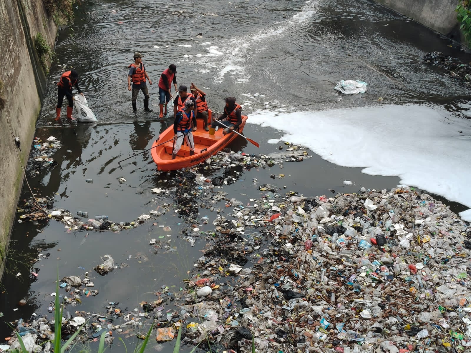  Pentahelix Dayeuhkolot Normalisasi 9,5 Kilometer Sungai Cikapundung, Cigede, dan Cipalasari