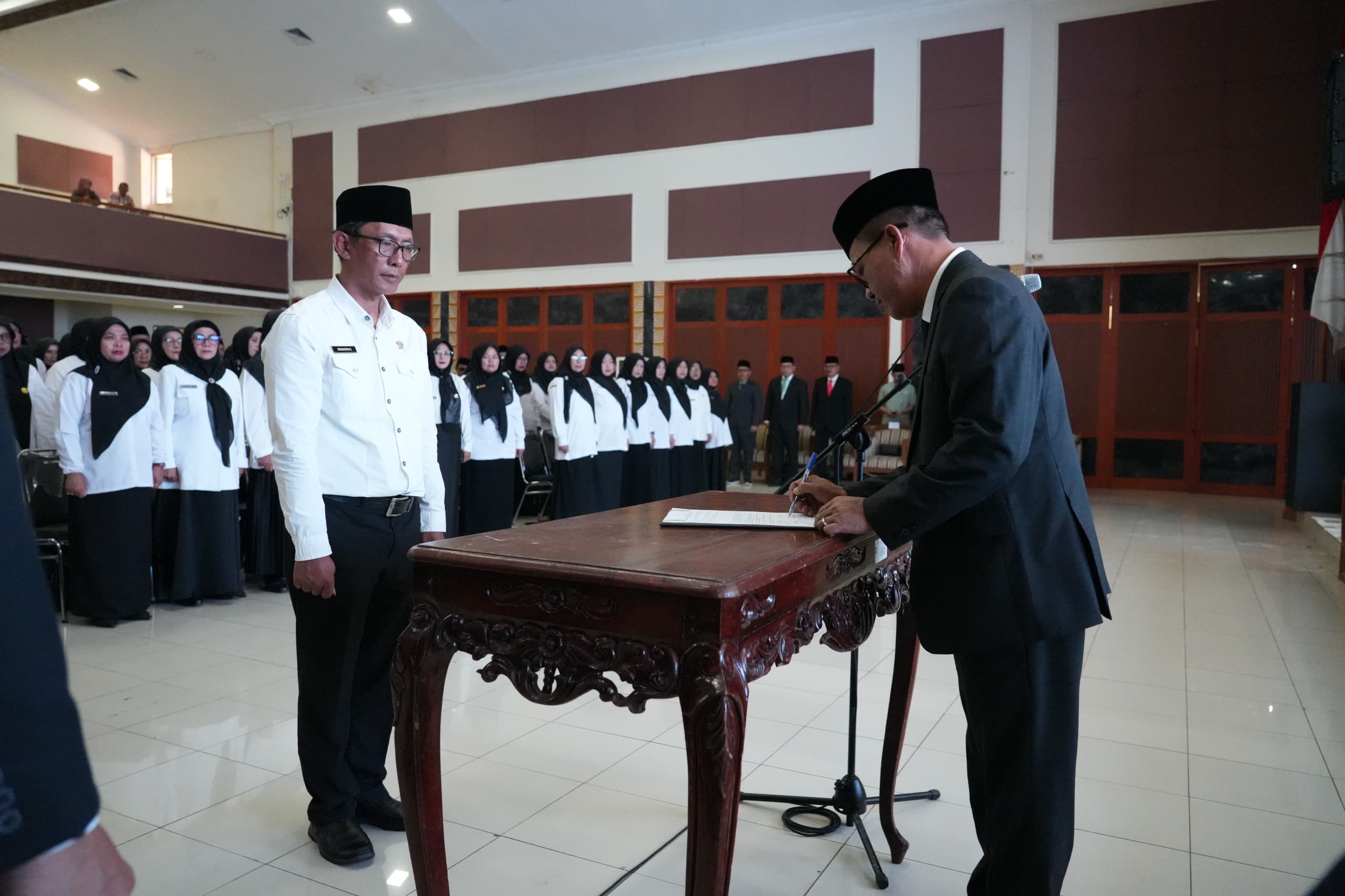 Kang DS Resmi Lantik 309 Kepala Sekolah untuk Perkuat Layanan Pendidikan