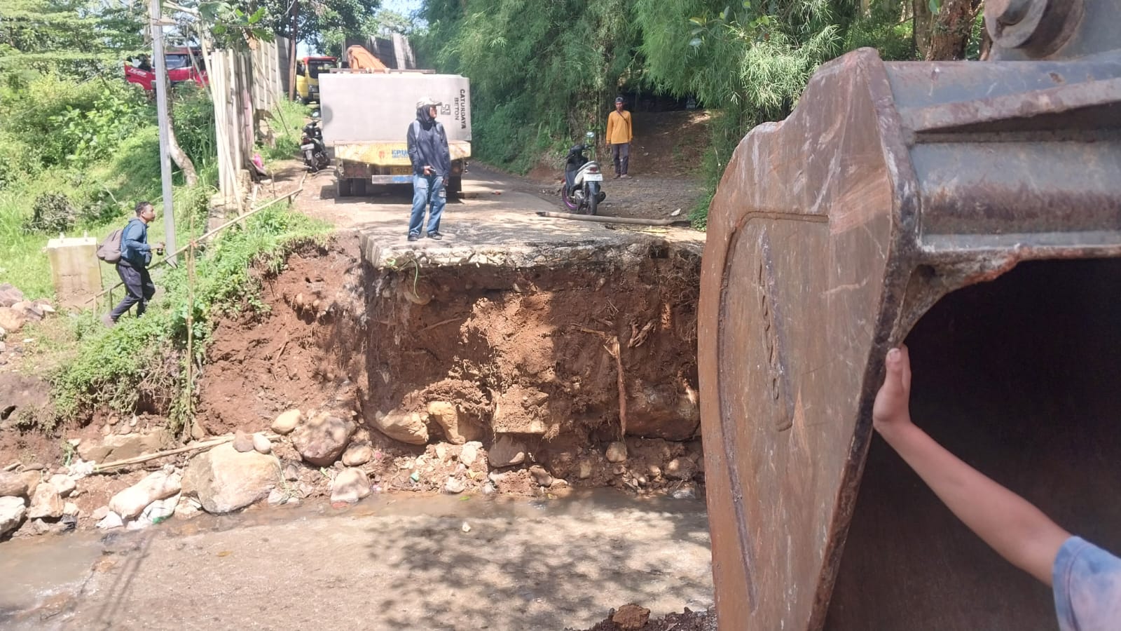 PUPR Kabupaten Bogor akan Pasang Box Cover Hari Ini di Jalan Alternatif Puncak yang Terputus